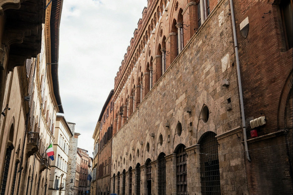Palácios históricos em Siena, comitê italiano da juventude UNESCO