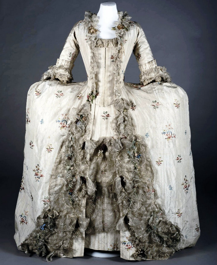 शानदार जॉर्जियाई वेडिंग ड्रेस, यॉर्क कैसल संग्रहालय