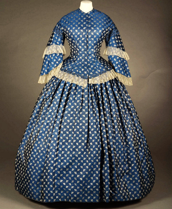 Moda feminina de 1800 a 1950, Uma história de moldagem do corpo, Museus do castelo de York