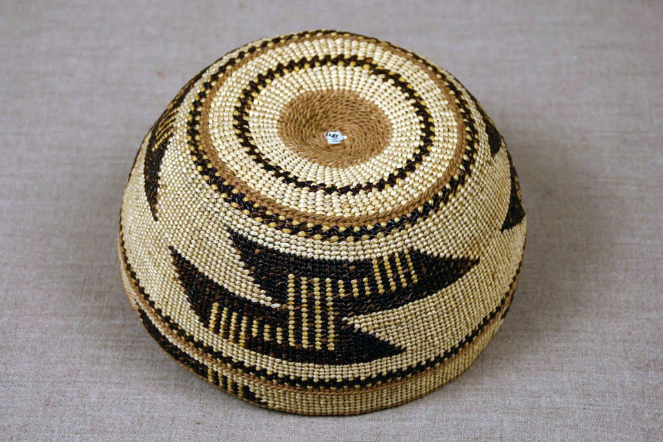 북부 캘리포니아 원주민 모자, 와이오밍 주립 박물관