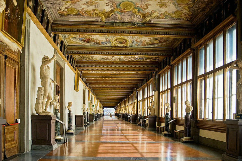 Corredor en el Arno y West Corridor, Galería de los Uffizi