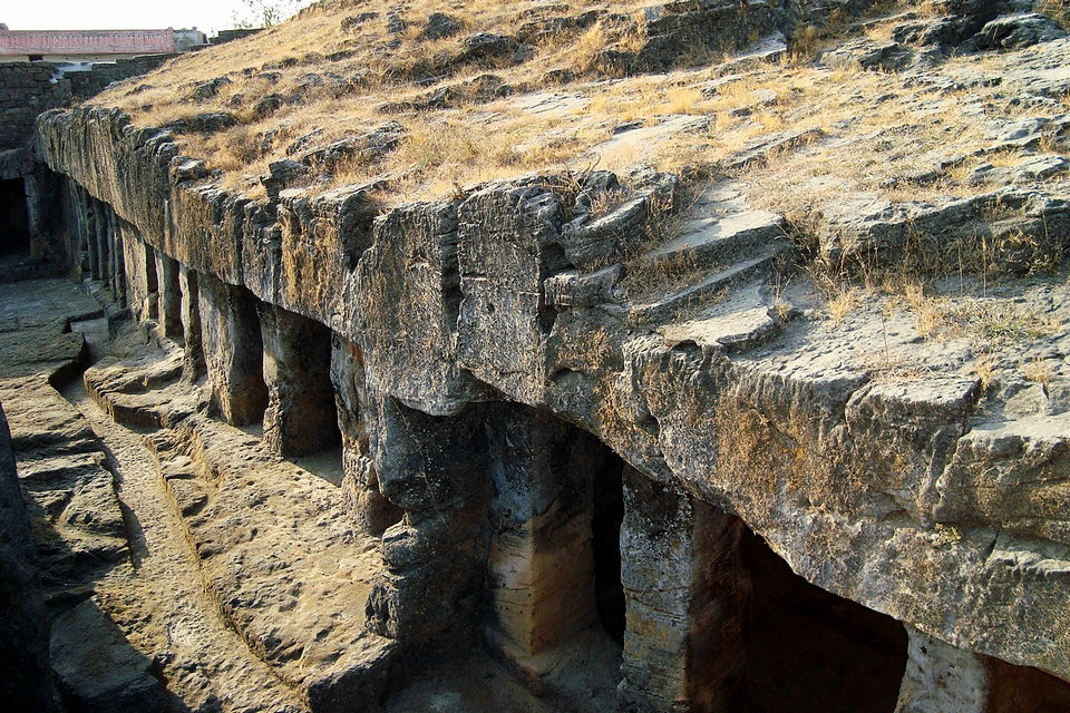 Bava Pyara Höhlen