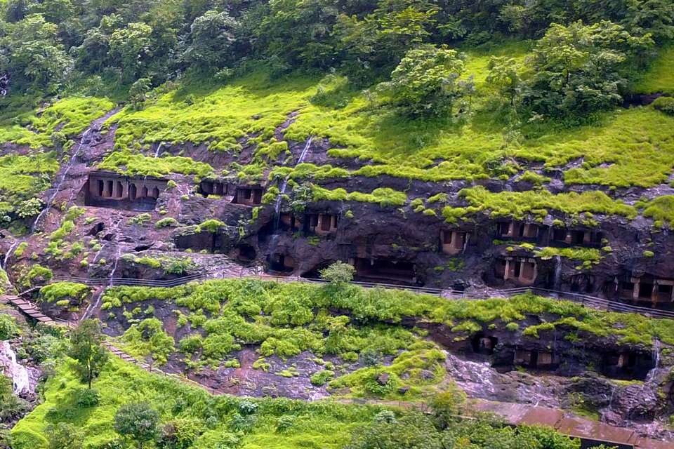 Gandharpale Höhlen