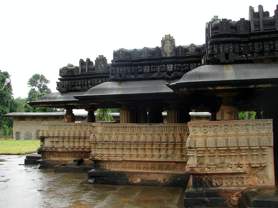 Hoysala architecture