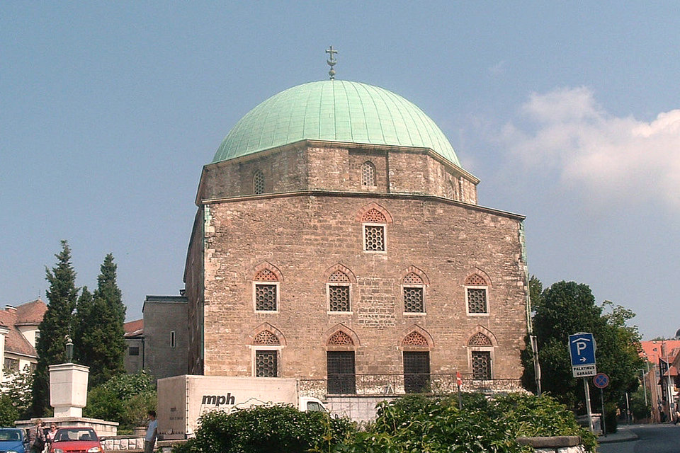 العمارة التركية الإسلامية في المجر