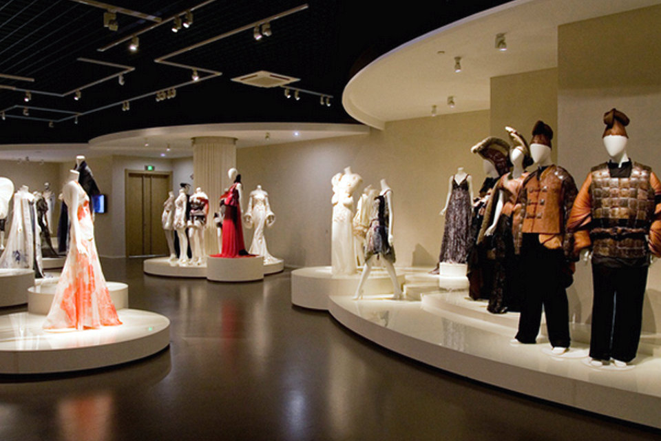फैशन का विकास – चीनी पोशाक 1920-2010, चीन नेशनल सिल्क संग्रहालय