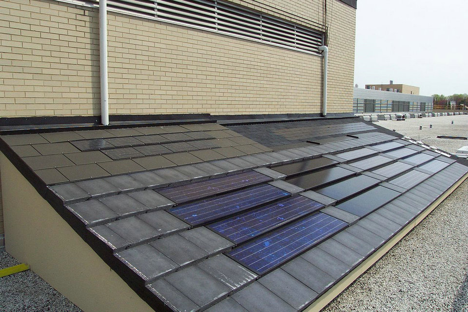 太陽光帯状屋根板