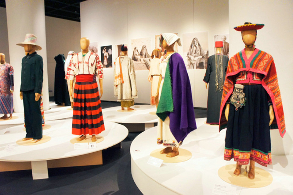 Photos and costumes 100 years ago, Kobe Fashion Museum