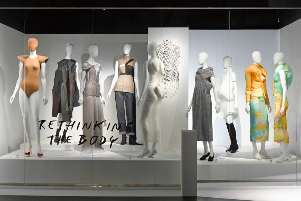 Game Changers: Die Silhouette des 20. Jahrhunderts neu erfinden, Modemuseum Antwerpen