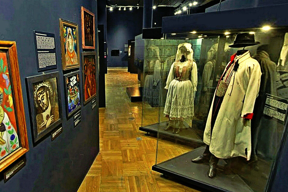 Ordinario – Extraordinario, Museo Etnográfico Nacional de Varsovia