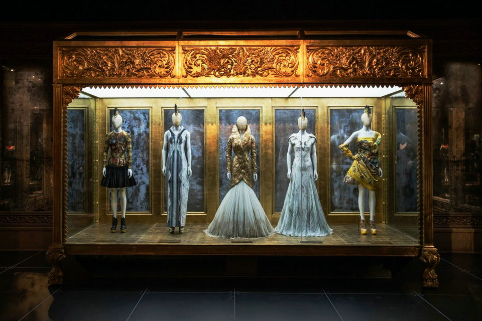La artesanía de Alexander McQueen, video 360 °, British Fashion Council