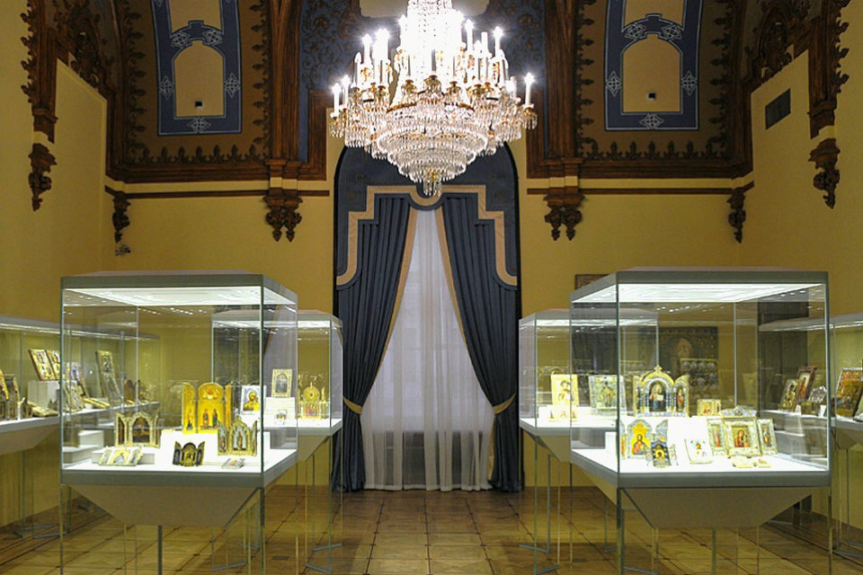 白い柱廊西部の室、サンクトペテルブルクのファベルジュ博物館