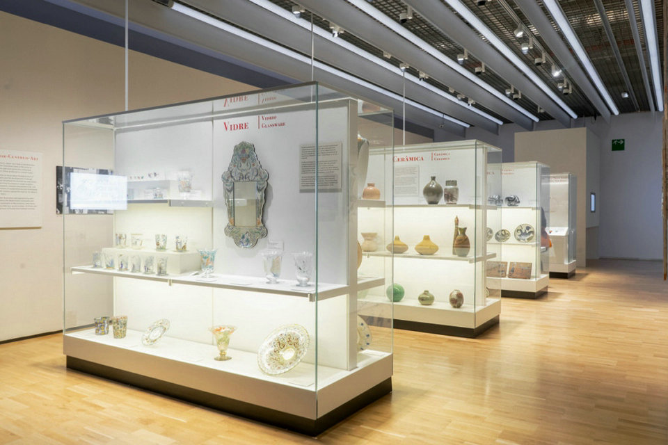 ¡Extraordinario! Colecciones de artes decorativas y de autor. Siglos III-XX, Museo del Diseño de Barcelona.