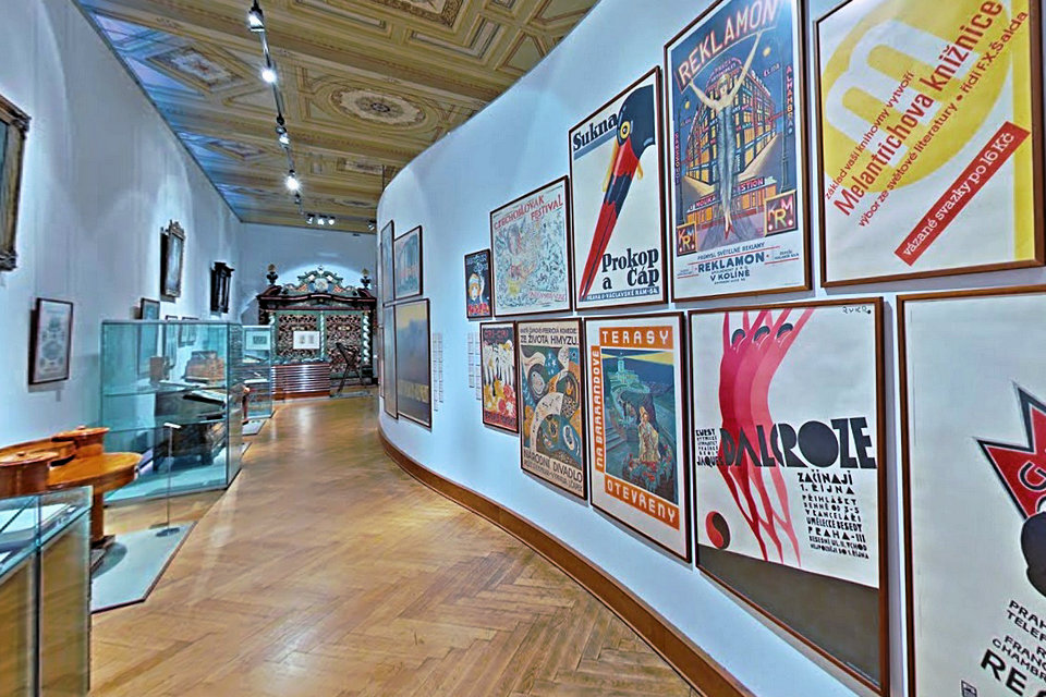 阿方斯·穆查–新艺术运动的先驱，布拉格装饰艺术博物馆