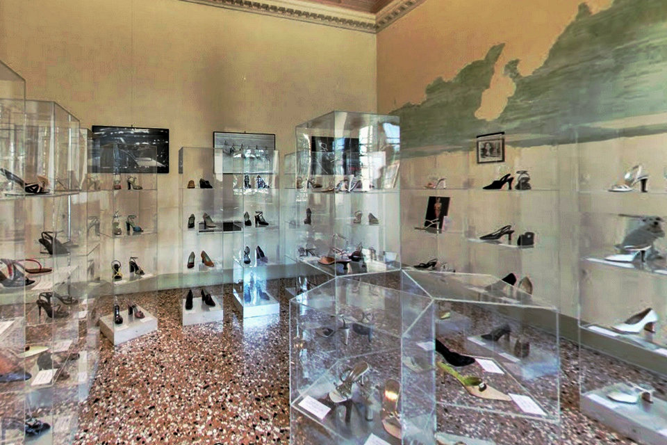Salle de Vera Wang et Calvin Klein, Musée de la chaussure de la Villa Foscarini Rossi
