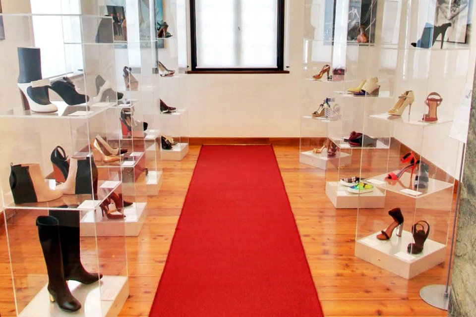 غرفة من مجموعة سيلين ، متحف الأحذية في فيلا فوسكاريني روسي
