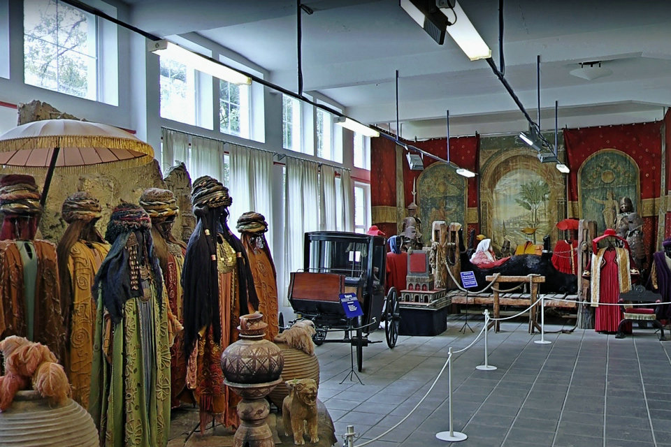 Коллекция костюмов и транспортных средств, музей Мофилм