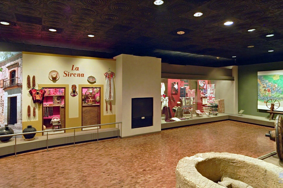 Salas de etnografía en el ala sur, Museo Nacional de Antropología de México