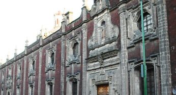 Музей в Колледже Св. Игнатия Лойолы Бискейн, Мехико, Мексика