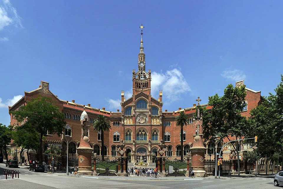 مستشفى الصليب المقدس والقديس بول ، برشلونة ، إسبانيا