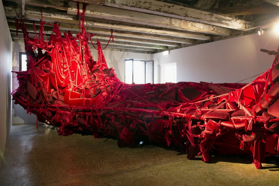 Attachez une ficelle autour du monde, Pavillon des Philippines, Venise Biennale 2015