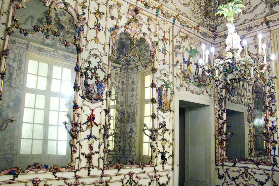 카포 디 몬테 국립 박물관 작센의 마리아 아말리아의 도자기 내실