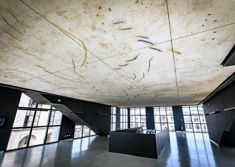 Salle de Lucio Fontana, Musée du XXe siècle