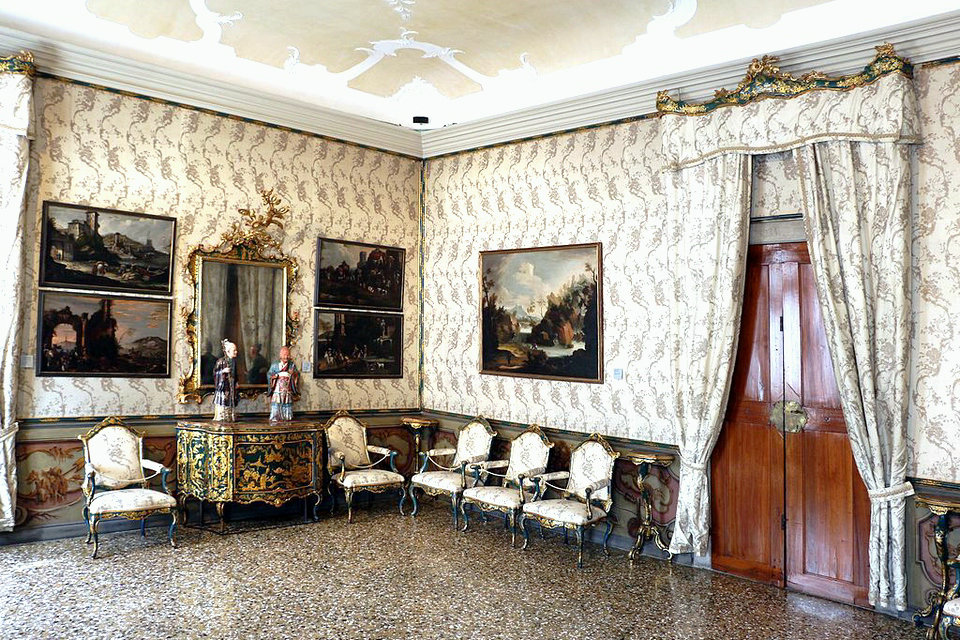 二楼南侧的房间，雷佐尼科宫