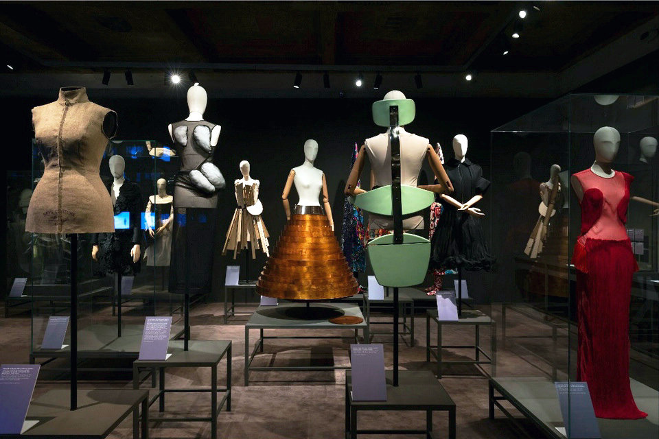 The boundaries between art and fashion, Across art and Fashion, Salvatore Ferragamo Museum