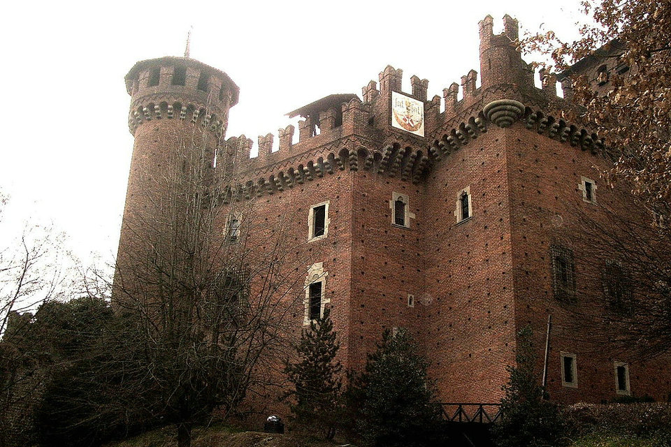 Planta baja, fortaleza de La Rocca, pueblo medieval de Turín