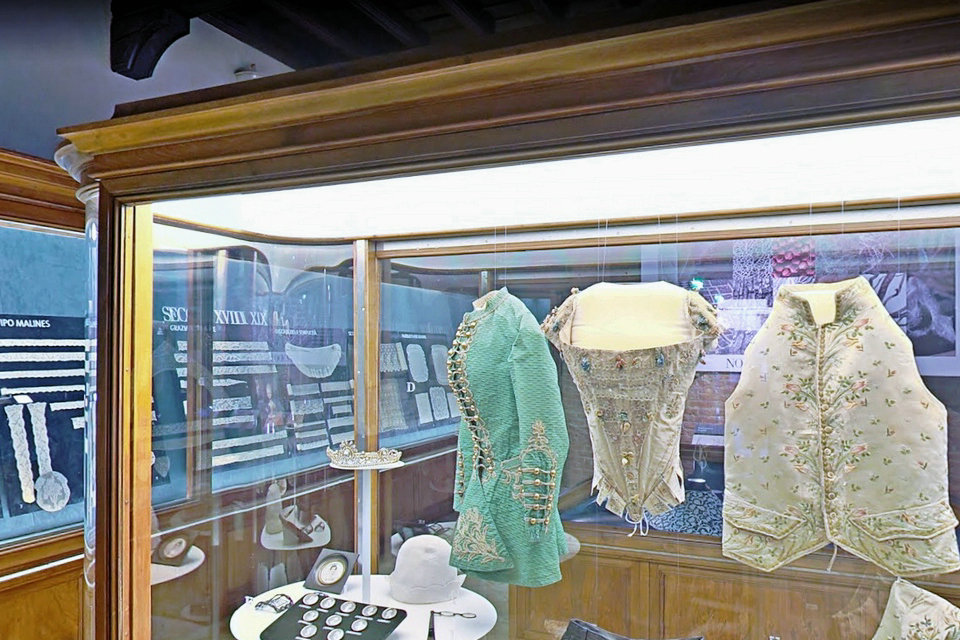 La collezione di merletti e tessuti, Madama Palace