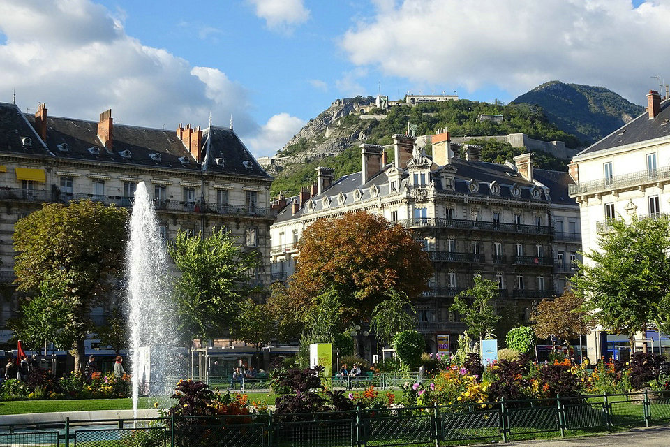 Grenoble Travel Guide, Isère, Auvergne-Rhône-Alpes, France