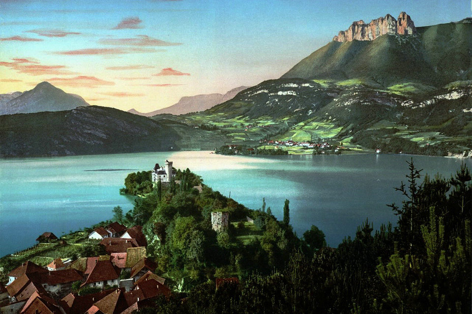 Lago Annecy, Haute-Savoie. Auvergne-Rhône-Alpes, França