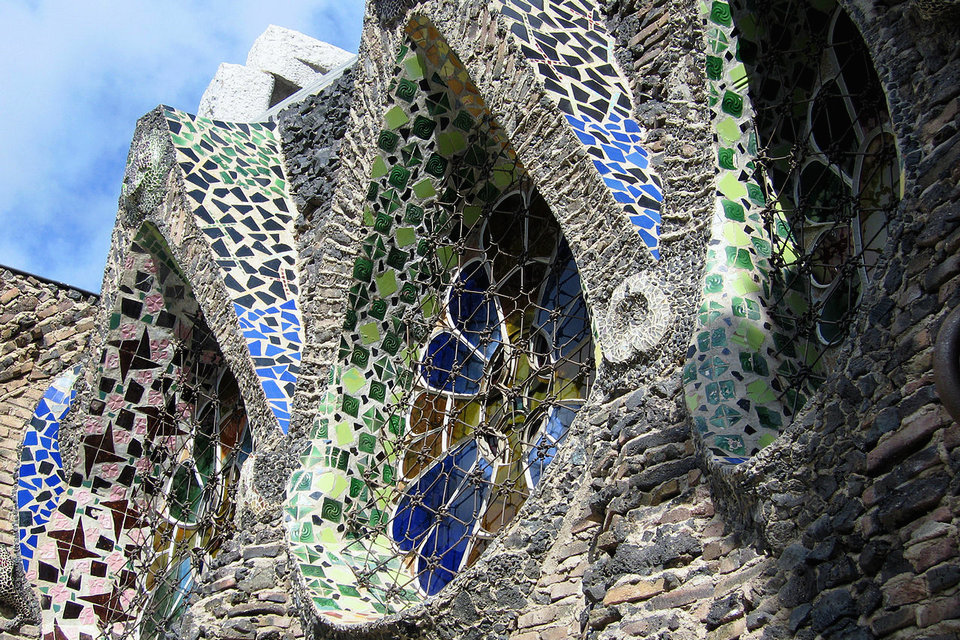 巴塞罗那的高迪建筑主题旅游，西班牙
