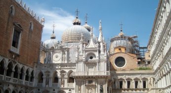 Estilo y características arquitectónicas venecianas.