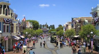 Tour com guia em Main Street, EUA, Disneyland Park, Califórnia, Estados Unidos