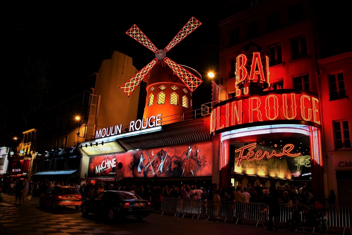 Guide Tour of Moulin-Rouge, Paris, France