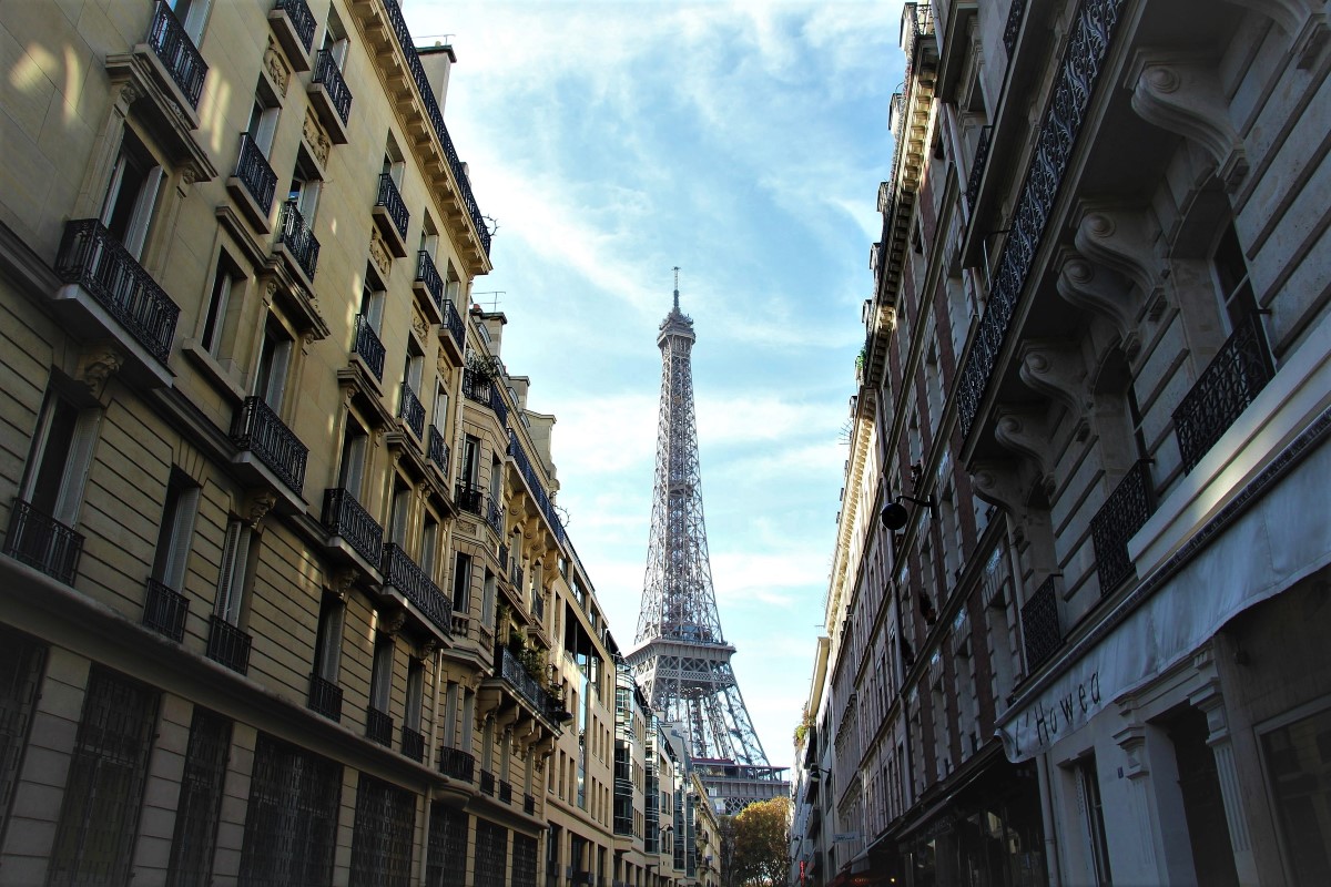 Guide Tour of the Gros Caillou district, Paris, France