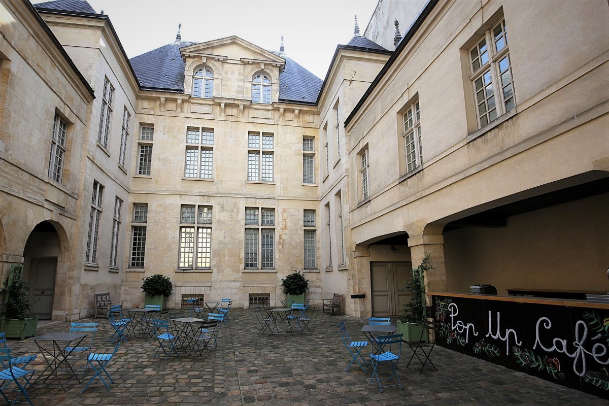 コニャックジェイ美術館、パリ、フランスのガイドツアー