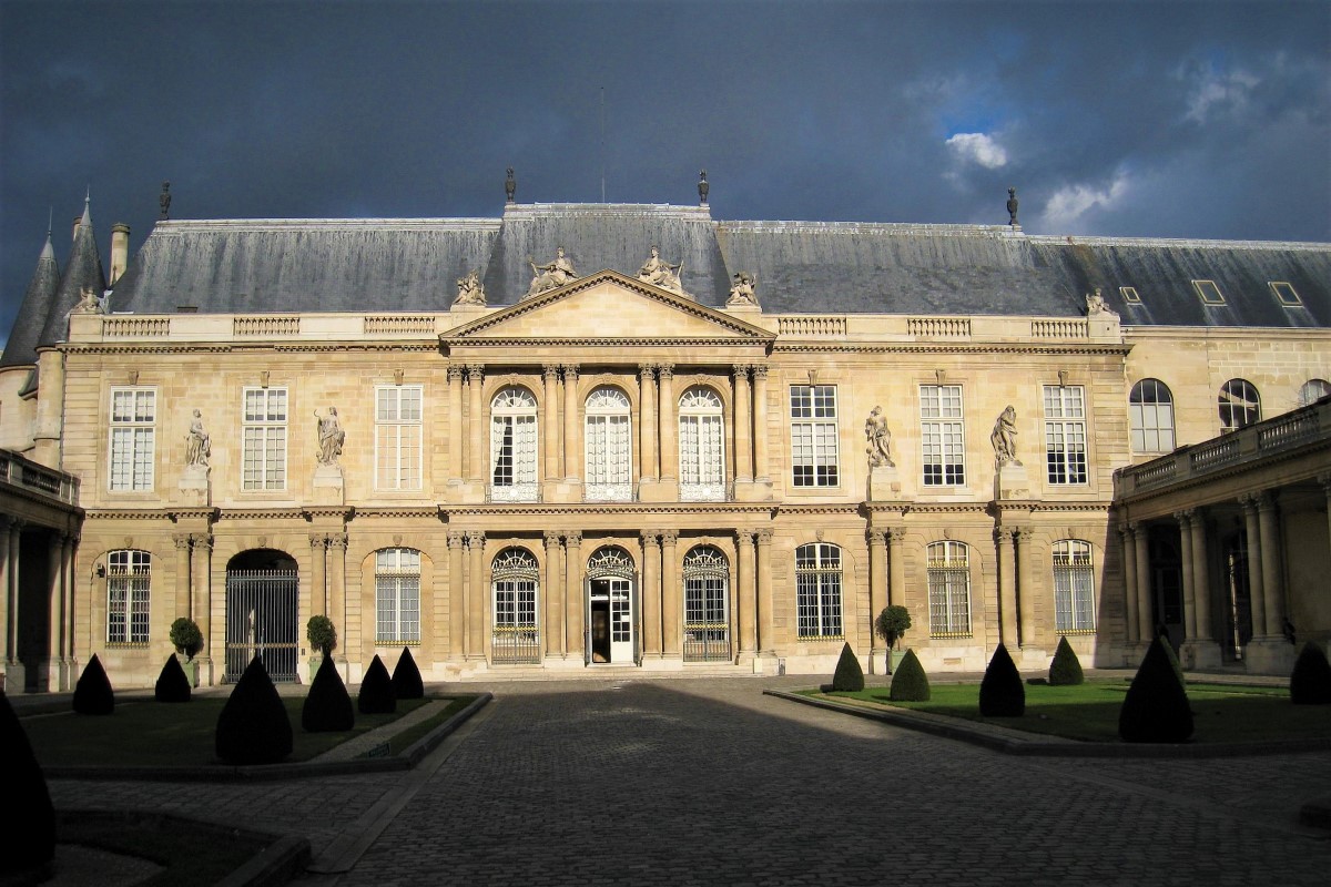 フランス国立公文書館パリ美術館のガイドツアー
