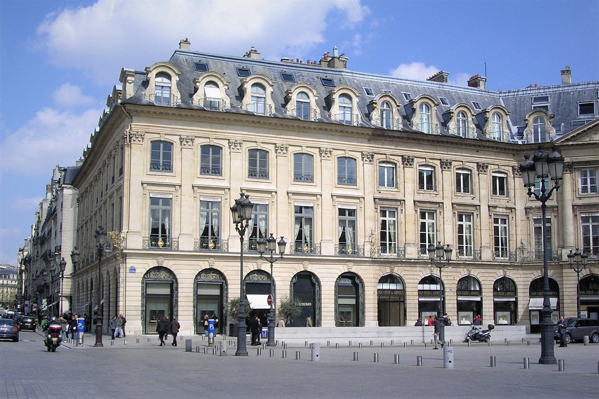 مجموعة بوشرون للمجوهرات الرّاقية ، رقم 26 ، بلاس فاندوم ، باريس ، فرنسا
