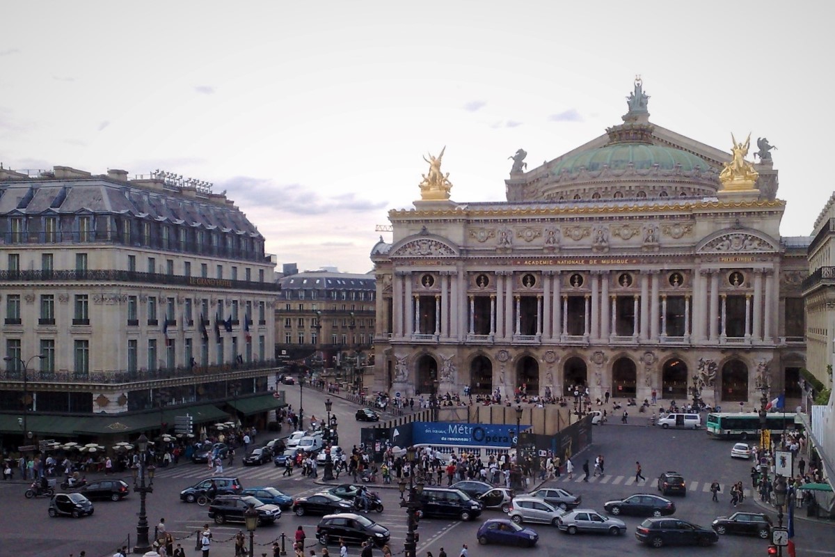 フランス、パリのオペラ地区のガイドツアー