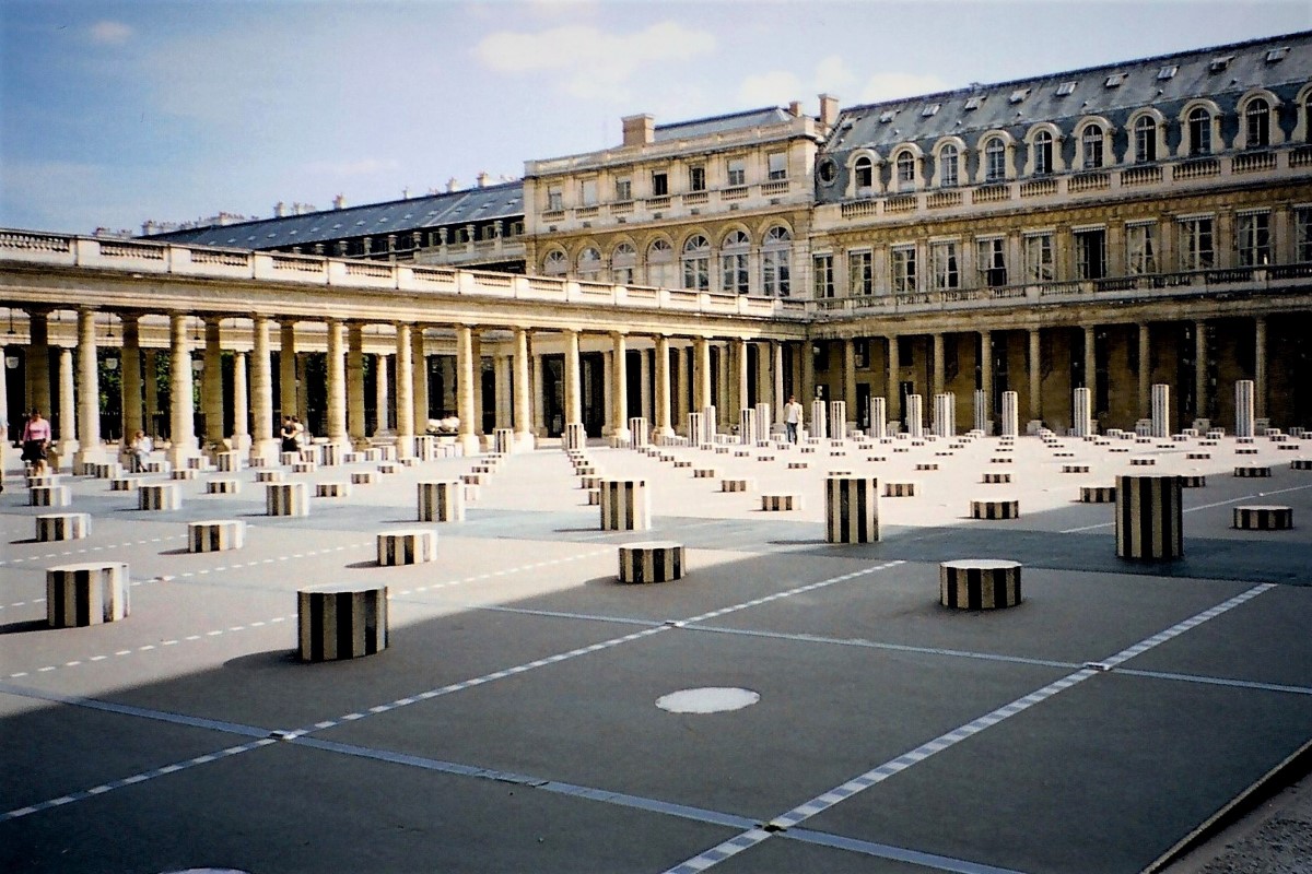 جولة إرشادية في منطقة القصر الملكي ، باريس ، فرنسا
