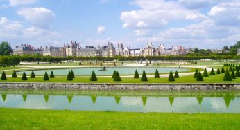 Cortile e giardini del castello di Fontainebleau, Seine-et-Marne, Francia